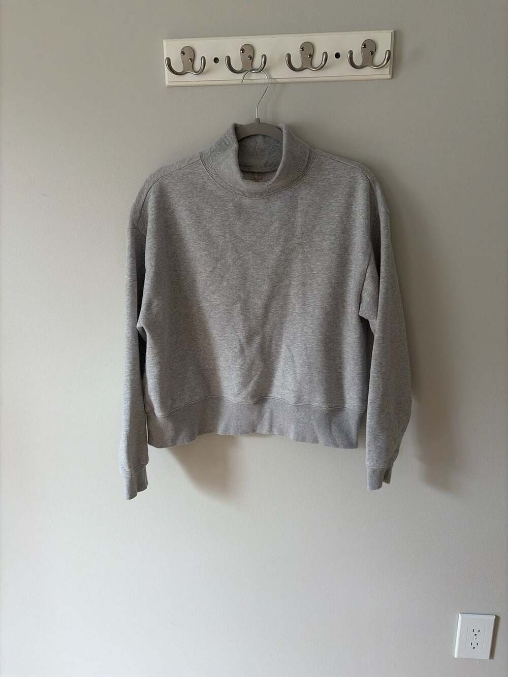 Calia By Carrie Underwood Gray Turtleneck Cropped Sweatshirt Size Small Women's
